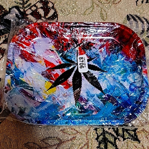 NWT tray Multiple colors with cana leaf in center Still sealed 7" by 5.5" Metal - Picture 1 of 5